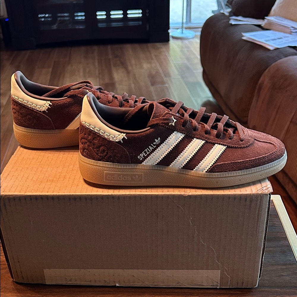 🍁Adidas Spezial Sneakers-Like New (Men’s 7=Womens 8.5)